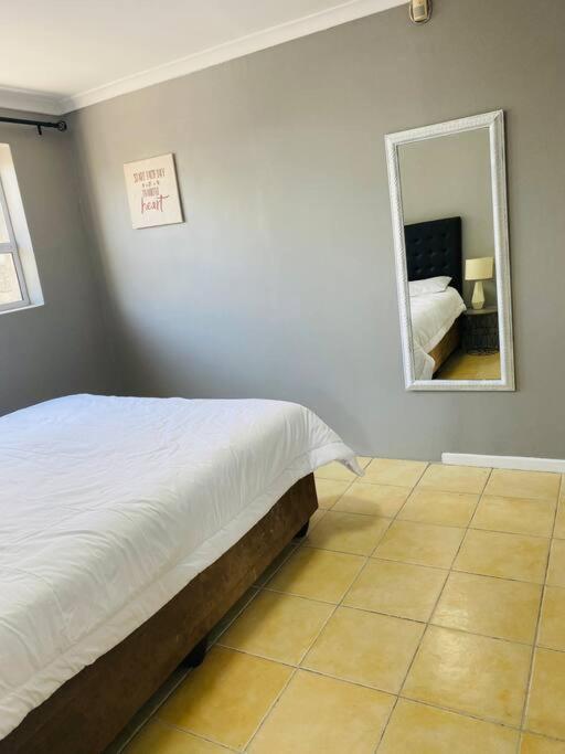 Apartment Spaciousnetflix#wifi#parking#centralwinefarms#mall Kapstadt