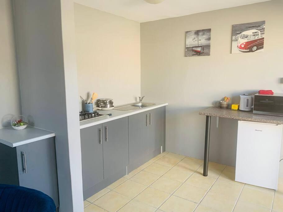 Spaciousnetflix#wifi#parking#centralwinefarms#mall Apartment Kapstadt